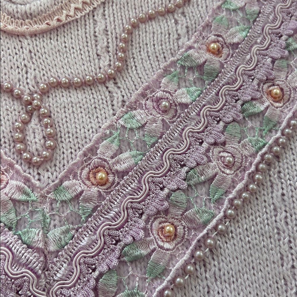 Vintage Jaclyn Smith Purple Lace Floral Pearl Cottagecore Sweater - Picture 9 of 12